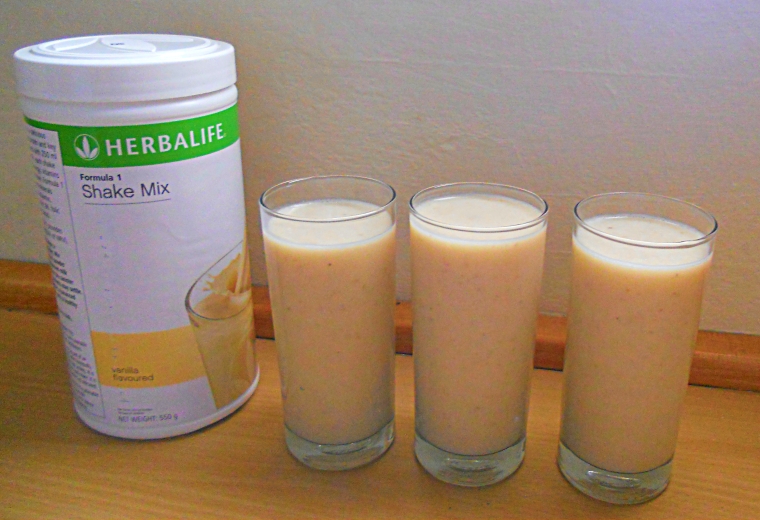 Step by Step Herbalife Shake. Best Herbalife Recipes, Herbalife Shake with banana, yogurt, fruit juice